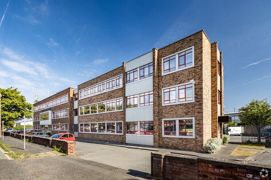 Port Causeway, Wirral to rent - Building Photo - Image 1 of 5