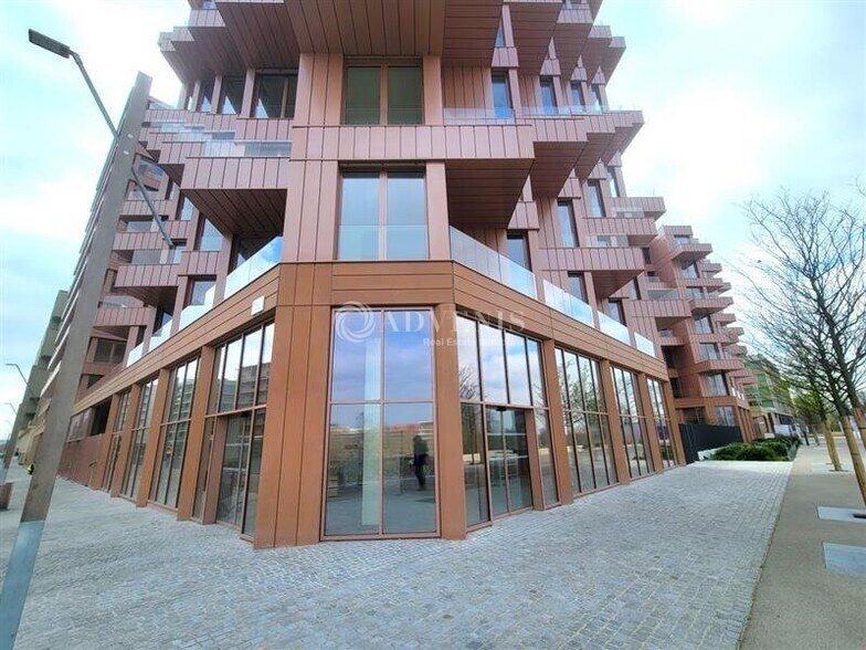 4 24 Rue Maya Angelou, Saint-Ouen-sur-Seine to rent - Building Photo - Image 3 of 7