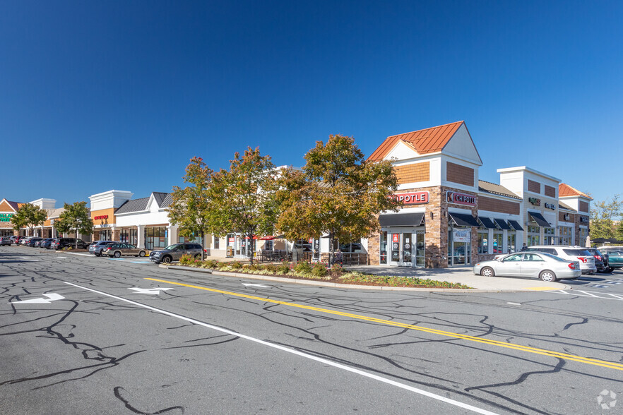 9570 Main St, Fairfax, VA for rent - Building Photo - Image 3 of 10