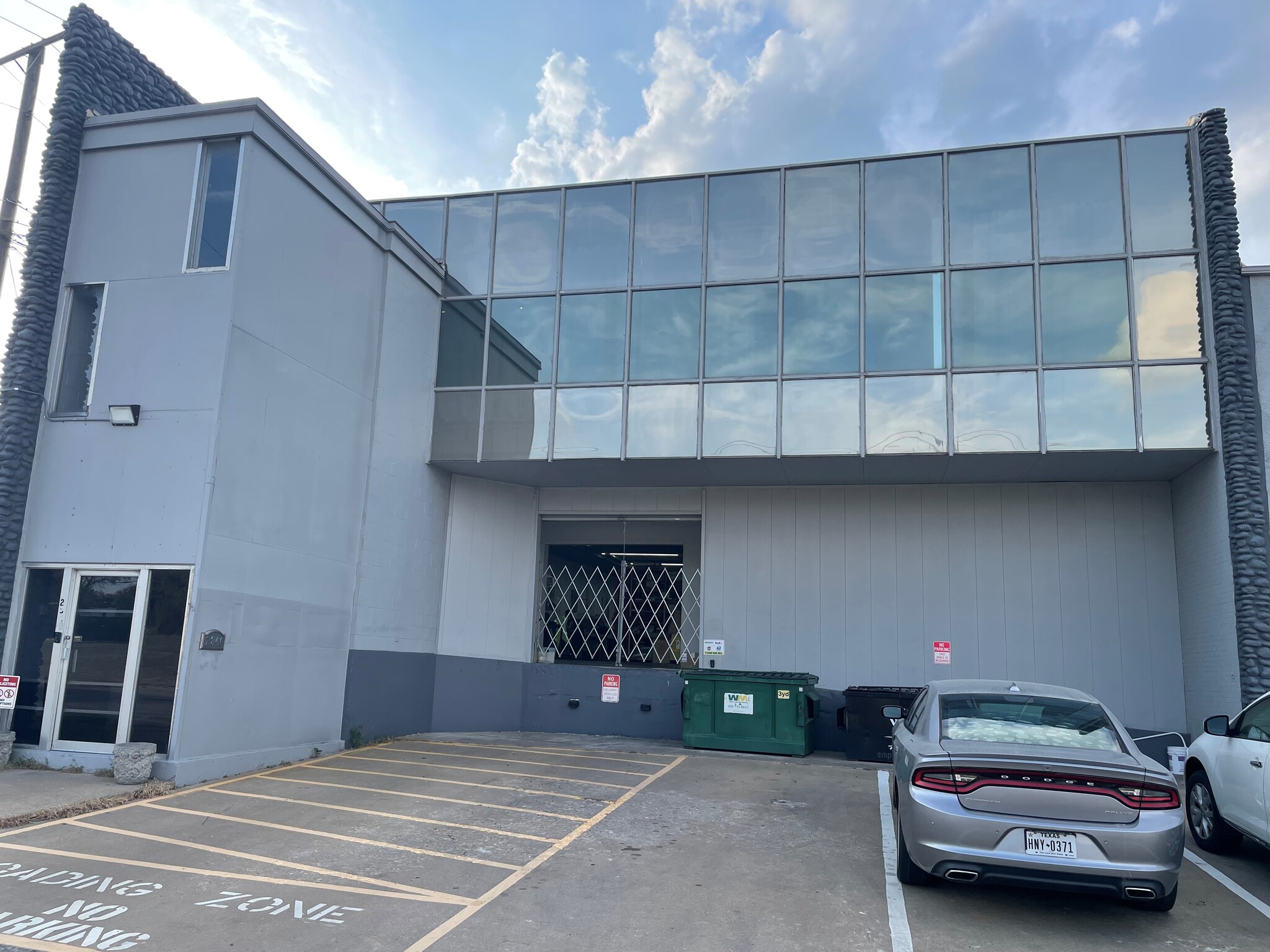 2840 S Bryan Ave, Fort Worth, TX to rent Building Photo- Image 1 of 8