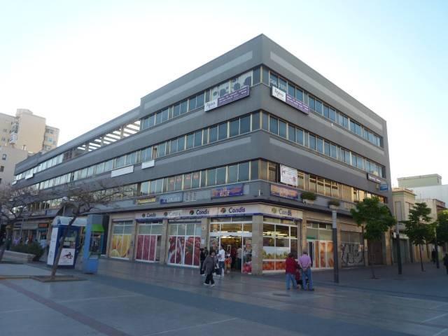 Office / Retail in Vilanova i la Geltrú, Barcelona to rent Primary Photo- Image 1 of 3