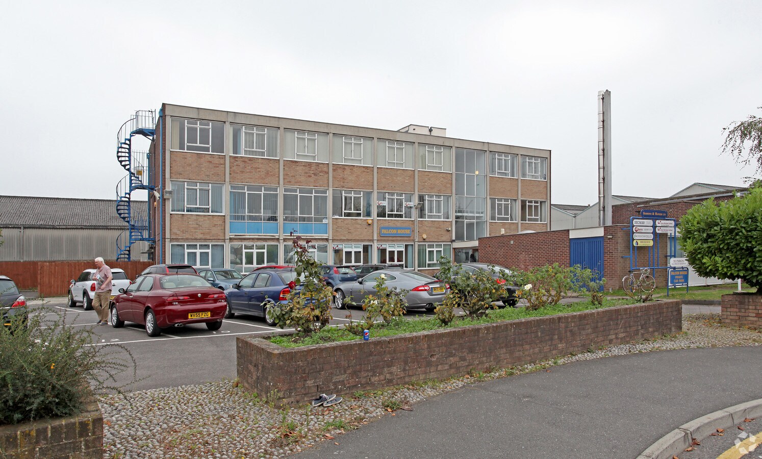 Central Way, Feltham TW14 0XJ UK