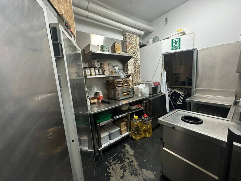 Retail in Barcelona, Barcelona to rent - Interior Photo - Image 3 of 9