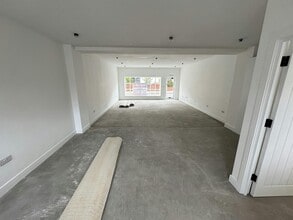 1606 High St, Solihull to rent Interior Photo- Image 1 of 3