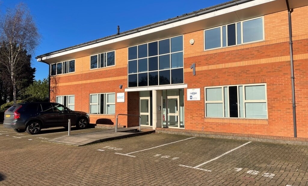 Boundary Way, Hemel Hempstead to rent Building Photo- Image 1 of 5