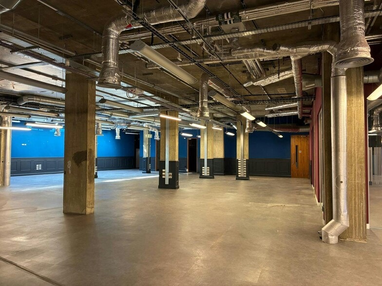 Blackburn Rd, London to rent - Building Photo - Image 2 of 9