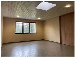 Light Industrial in Saint-Priest to rent Interior Photo- Image 1 of 4