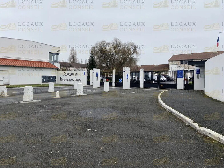 Light Industrial in Bezons to rent - Building Photo - Image 2 of 5