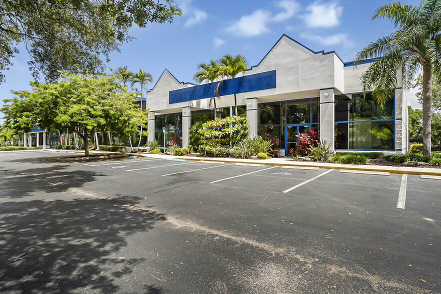 1601-1605 W Oakland Park Blvd, Oakland Park, FL for rent - Building Photo - Image 3 of 15