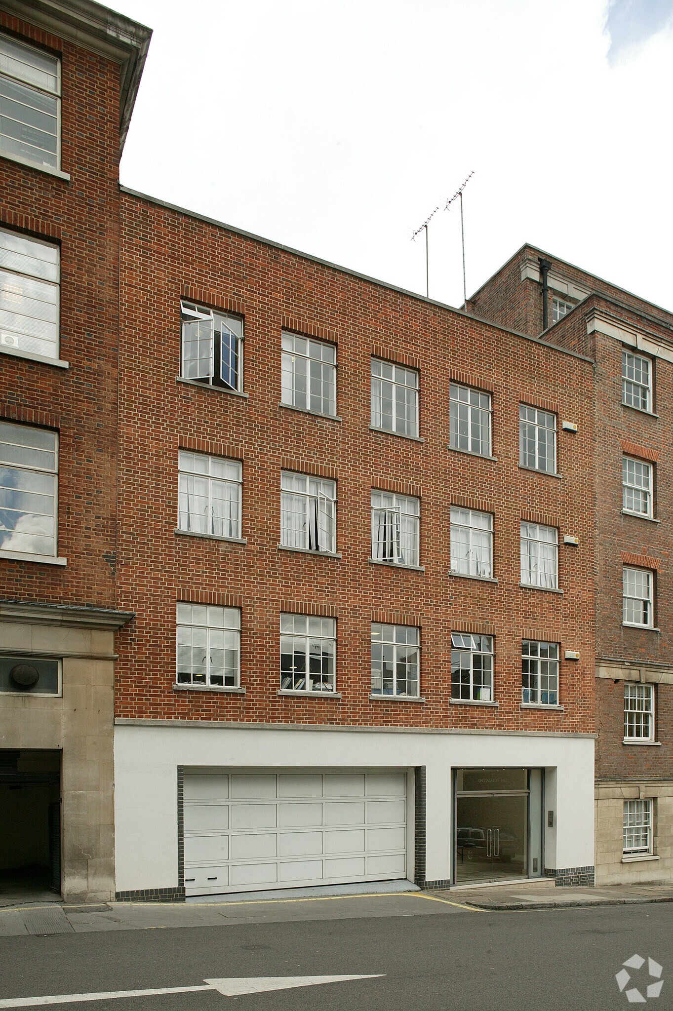 17 Grosvenor Hl, London for sale Primary Photo- Image 1 of 1