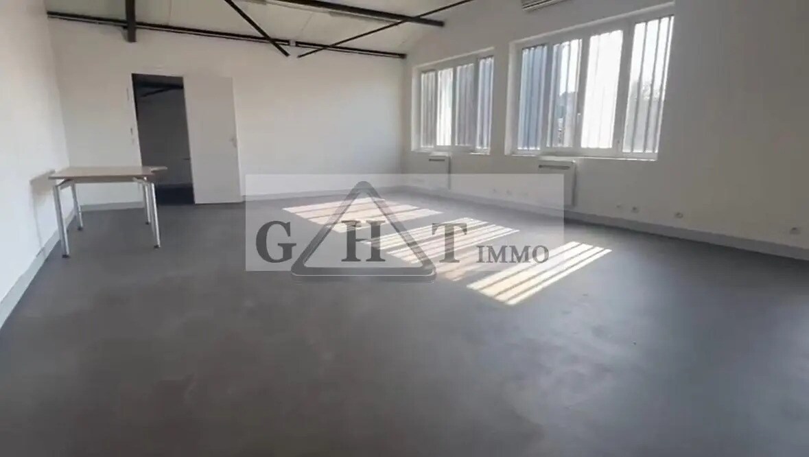 Office in Montreuil to rent Interior Photo- Image 1 of 7