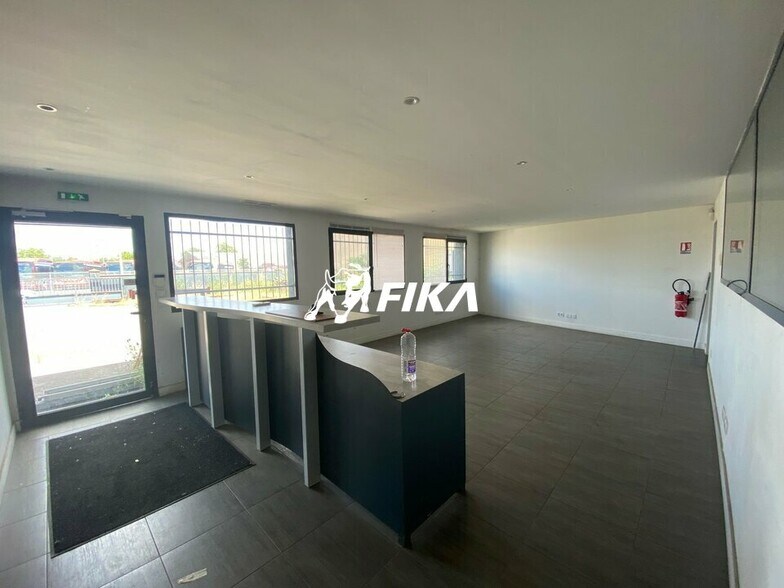5-7 Rue Jean Moulin, Plaisance-du-Touch to rent - Lobby - Image 3 of 11