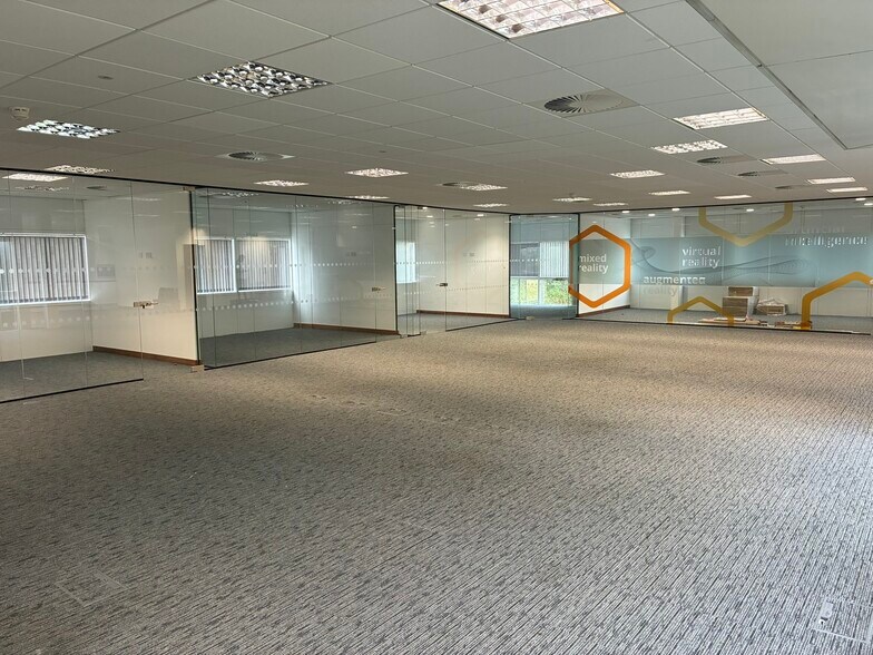 Sunrise Pky, Milton Keynes to rent - Building Photo - Image 2 of 7