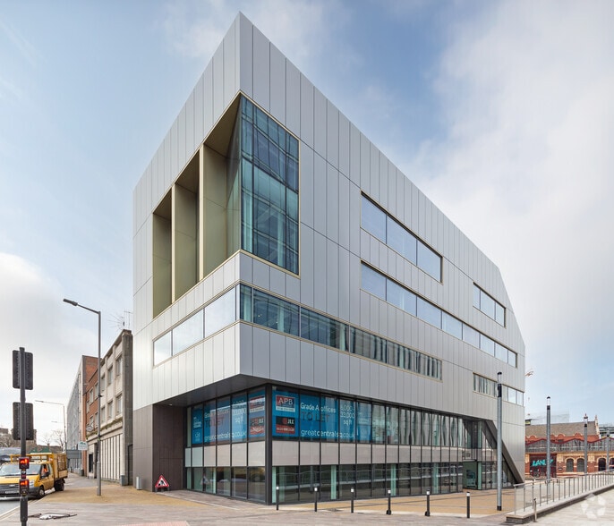 Vaughan Way, Leicester to rent - Building Photo - Image 2 of 6