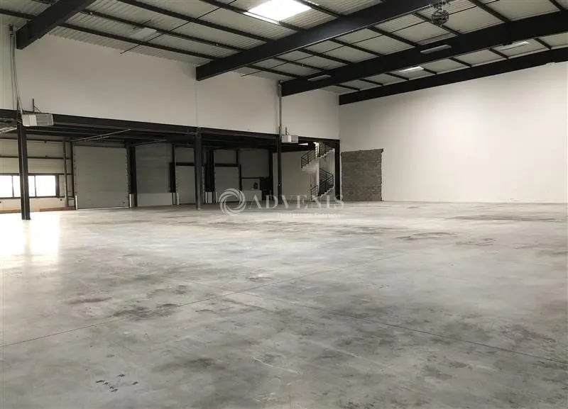 Light Industrial in Lieusaint to rent Building Photo- Image 1 of 14