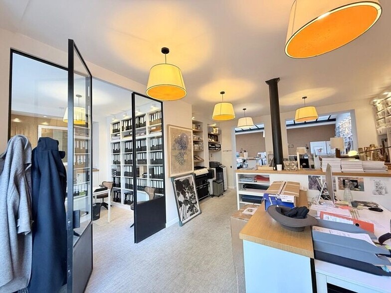 Office in Paris for sale - Interior Photo - Image 2 of 8
