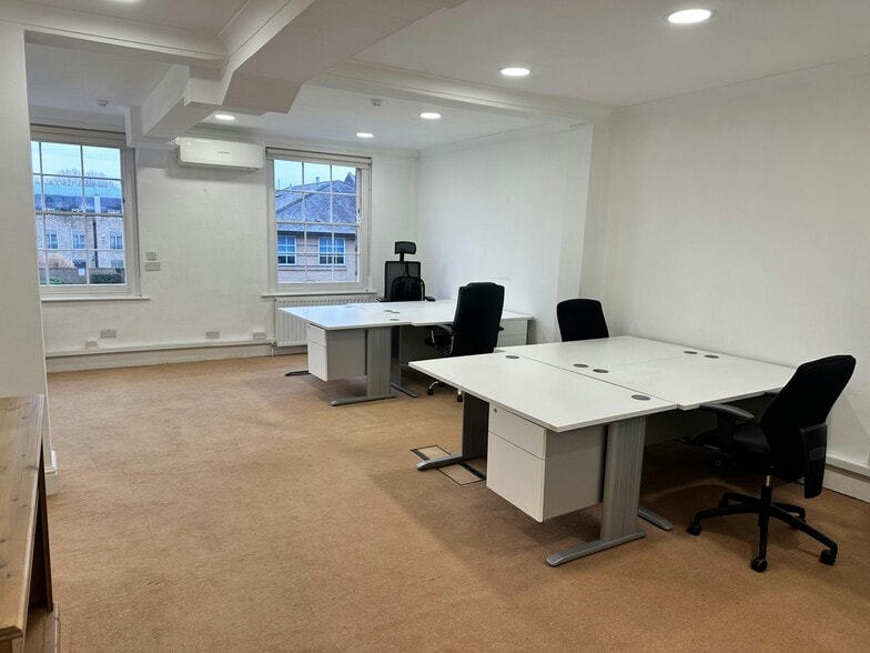 10-13 Heathfield Ter, London to rent - Building Photo - Image 3 of 9