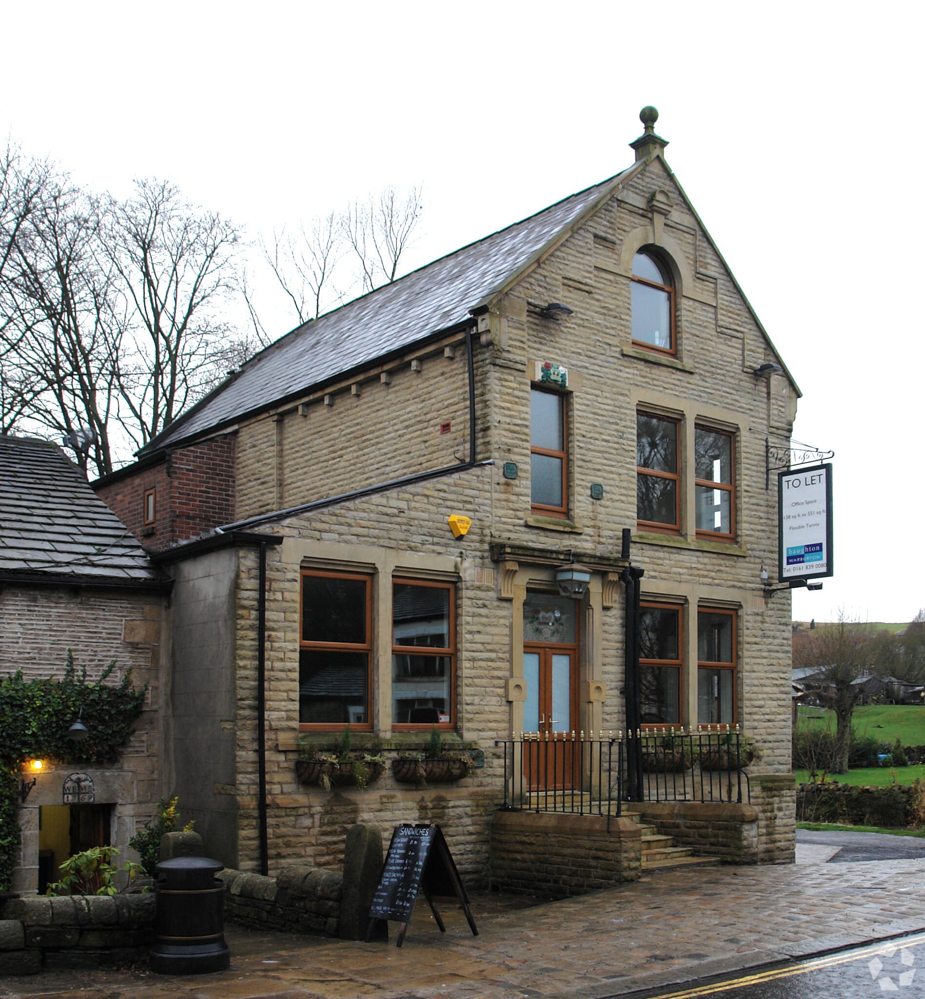 27 King St, Oldham to rent Primary Photo- Image 1 of 2