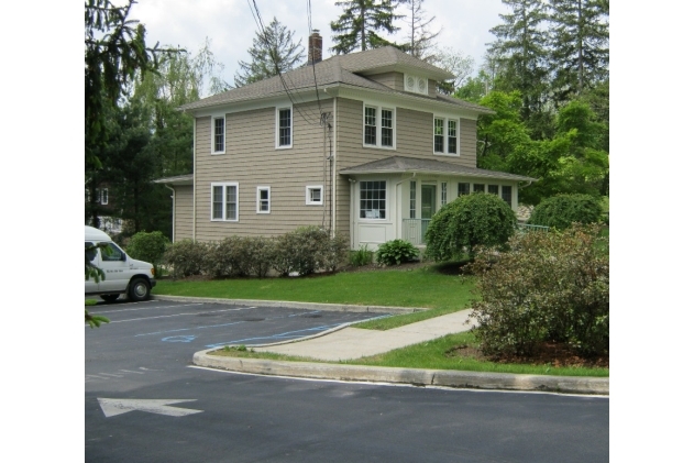 2241 Crompond Rd, Cortlandt Manor, NY for rent - Building Photo - Image 2 of 7