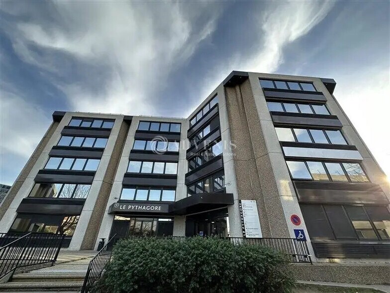 Office in Créteil to rent - Building Photo - Image 1 of 6