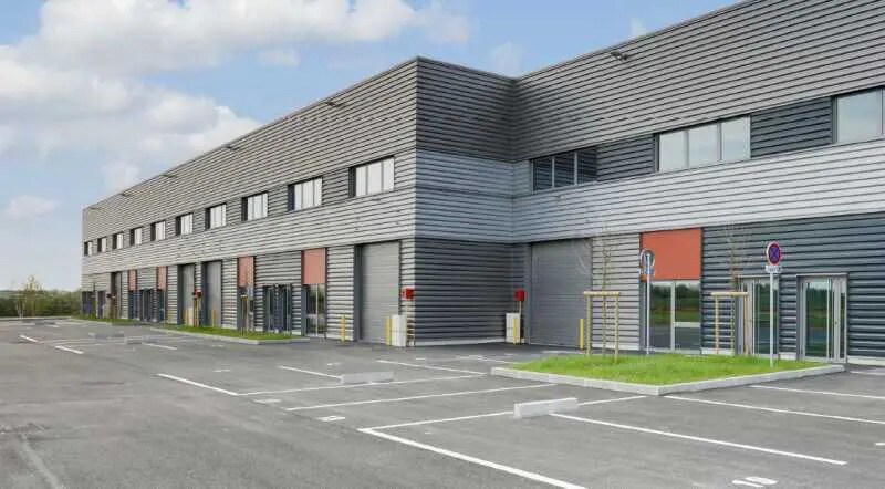 Light Industrial in Le Thillay to rent Building Photo- Image 1 of 6