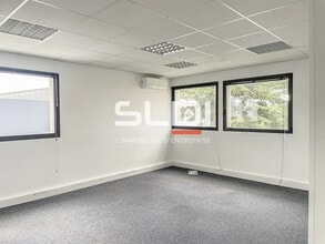 Office in Rillieux-la-Pape to rent Interior Photo- Image 2 of 7