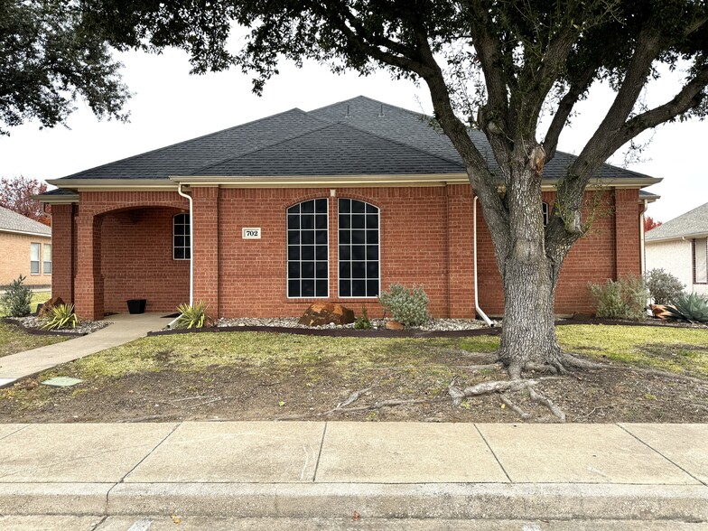 702 Hunters Row Ct, Mansfield, TX for rent - Building Photo - Image 1 of 23