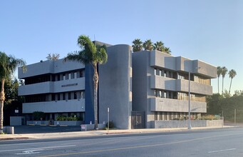 10999 Riverside Dr, Studio City, CA for rent Building Photo- Image 1 of 8