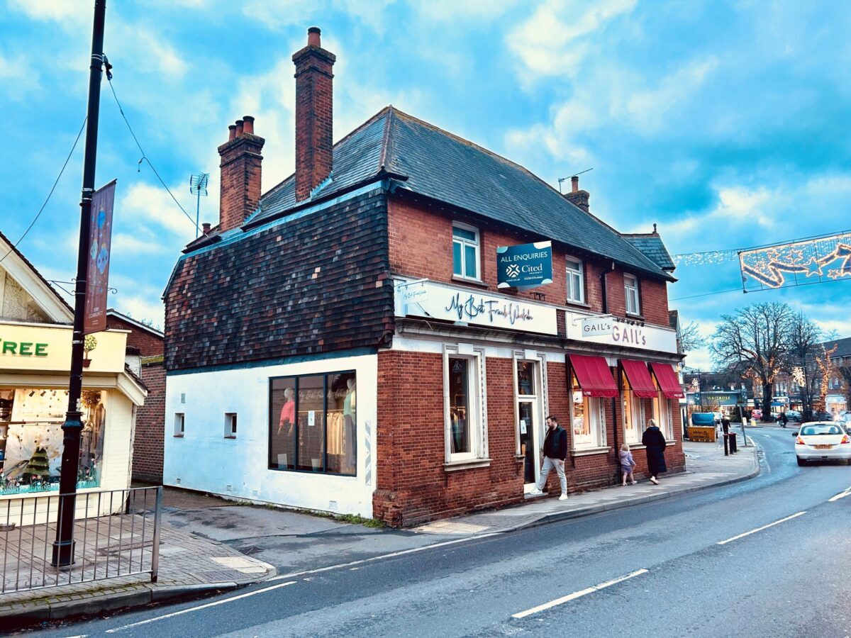 2-4 High St, Cobham to rent Building Photo- Image 1 of 1