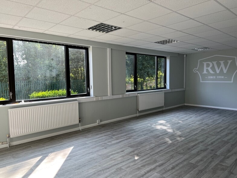 Garrard Way, Kettering to rent - Building Photo - Image 3 of 8