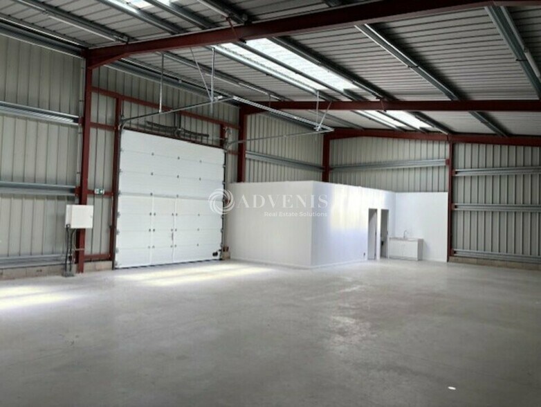 Light Industrial in Vendôme to rent - Interior Photo - Image 2 of 4