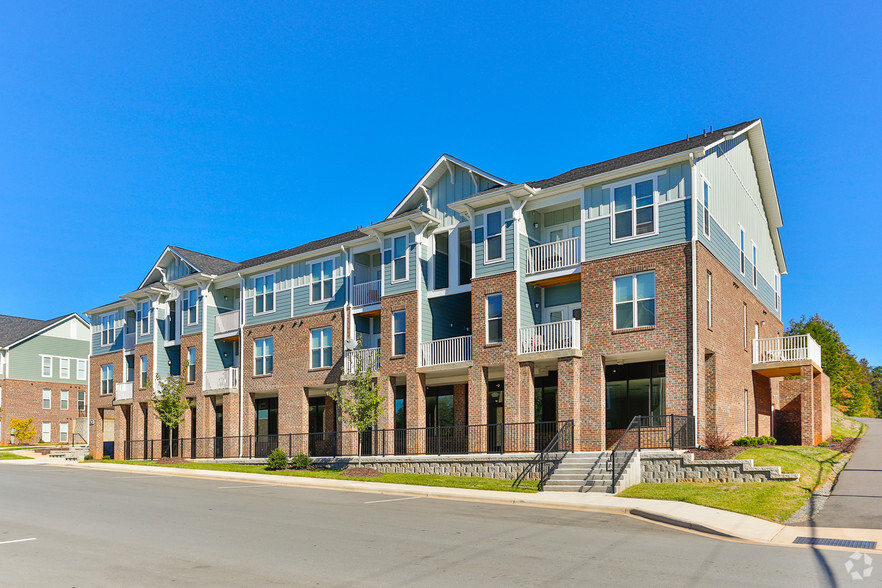 1005 S Fork Village Dr, Belmont, NC for sale - Building Photo - Image 1 of 1