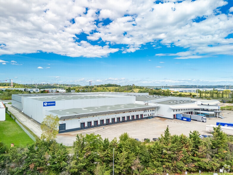 25 Rue Du Mollaret, Saint-Quentin-Fallavier to rent - Aerial - Image 2 of 2