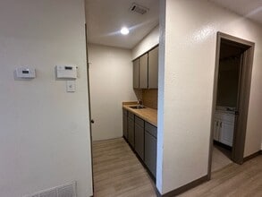 10930 Switzer Ave, Dallas, TX to rent Interior Photo- Image 2 of 7