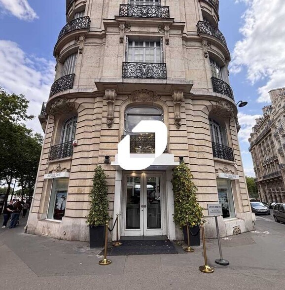 Retail in Paris to rent - Building Photo - Image 2 of 6