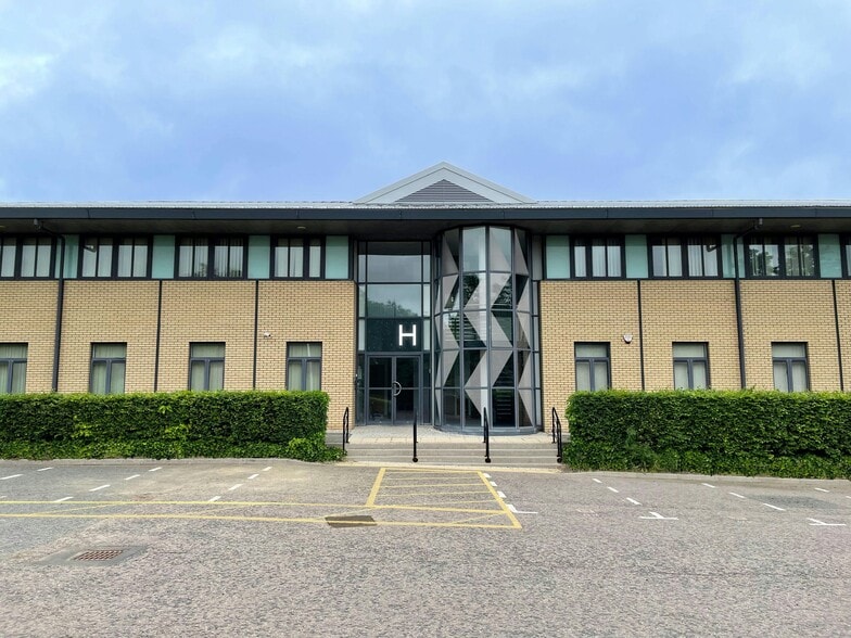 595 Calder Rd, Edinburgh to rent - Building Photo - Image 2 of 4