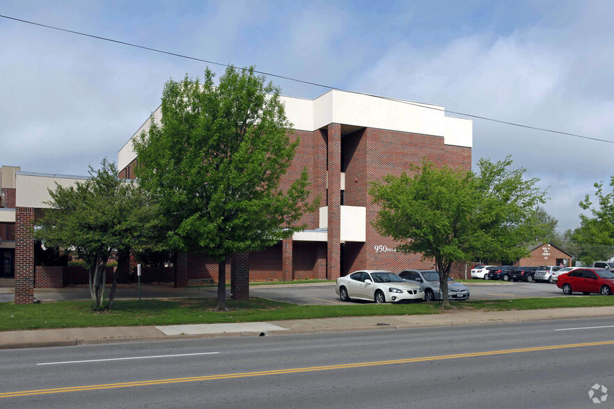 950 N Porter Ave, Norman, OK for sale - Building Photo - Image 1 of 1