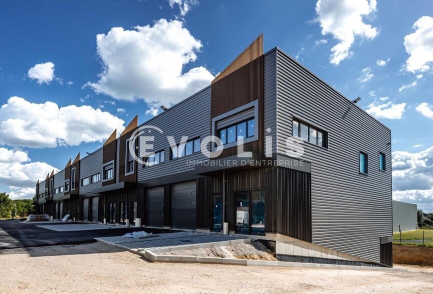 Light Industrial in Courtry for sale - Building Photo - Image 3 of 6