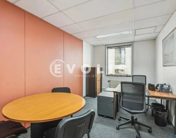 Office in Levallois-Perret to rent - Building Photo - Image 2 of 12