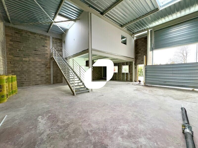 Light Industrial in Plaisir for sale Interior Photo- Image 1 of 10