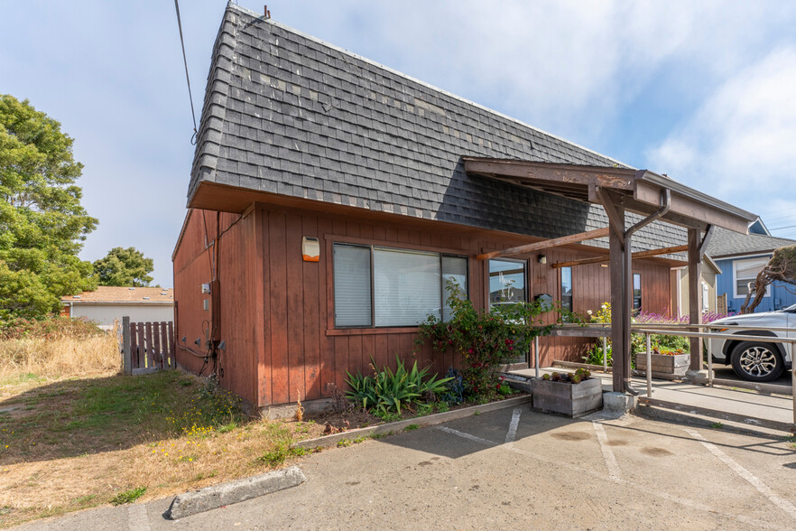 483 E Chestnut St, Fort Bragg, CA for sale - Building Photo - Image 2 of 12