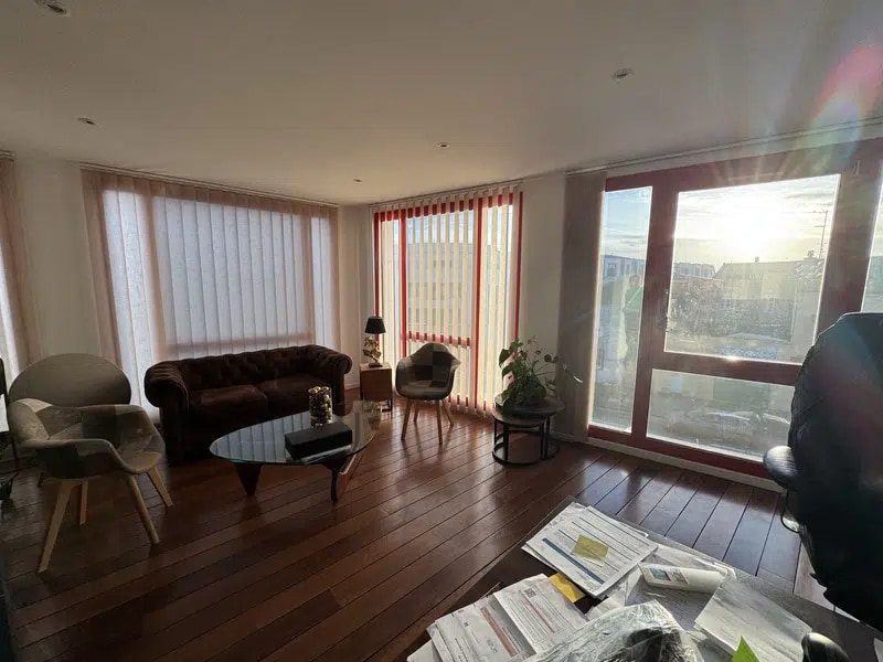 Office in Houilles to rent Interior Photo- Image 1 of 9