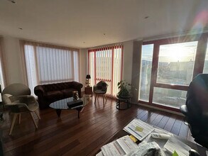 Office in Houilles to rent Interior Photo- Image 1 of 9