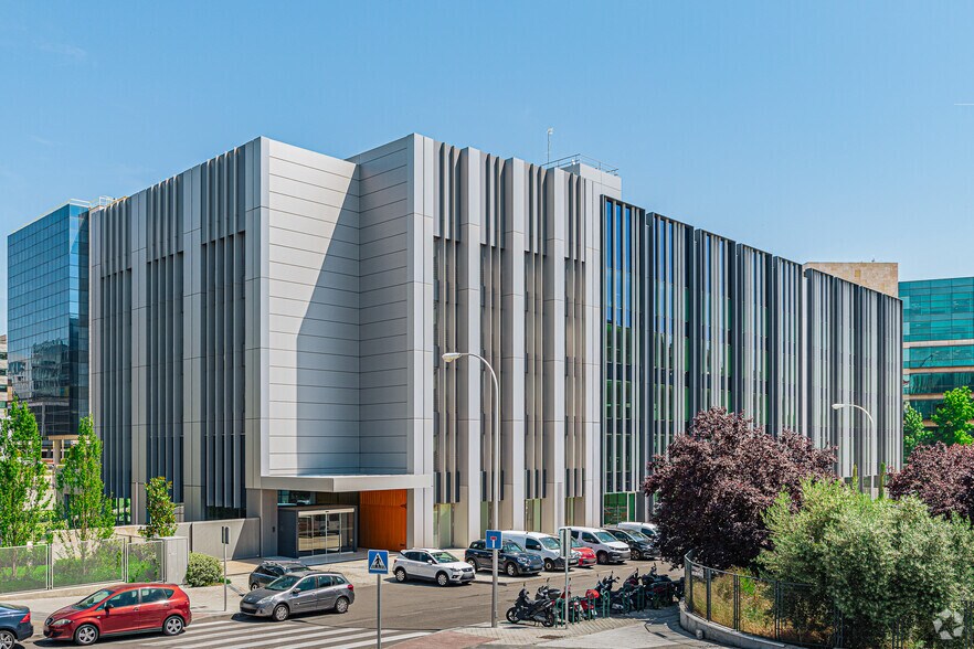 Calle Vía de los Poblados, 7, Madrid, Madrid to rent - Building Photo - Image 2 of 2