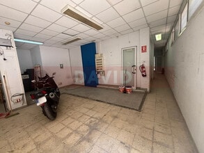 Retail in Barcelona, Barcelona to rent Interior Photo- Image 2 of 2