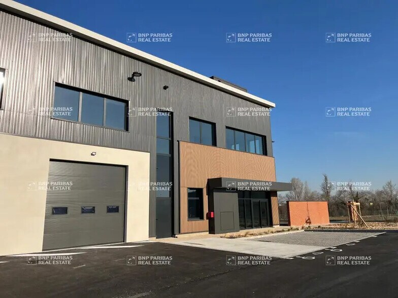 25 Route De Lyon, Saint-Priest to rent - Building Photo - Image 3 of 36