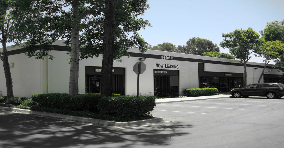 2600 Walnut Ave, Tustin, CA for rent - Building Photo - Image 1 of 1