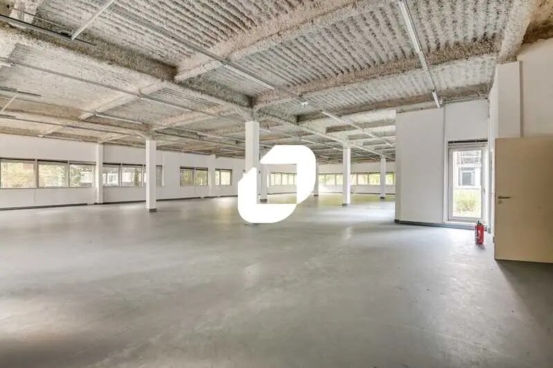 Light Industrial in Les Ulis to rent - Interior Photo - Image 2 of 15