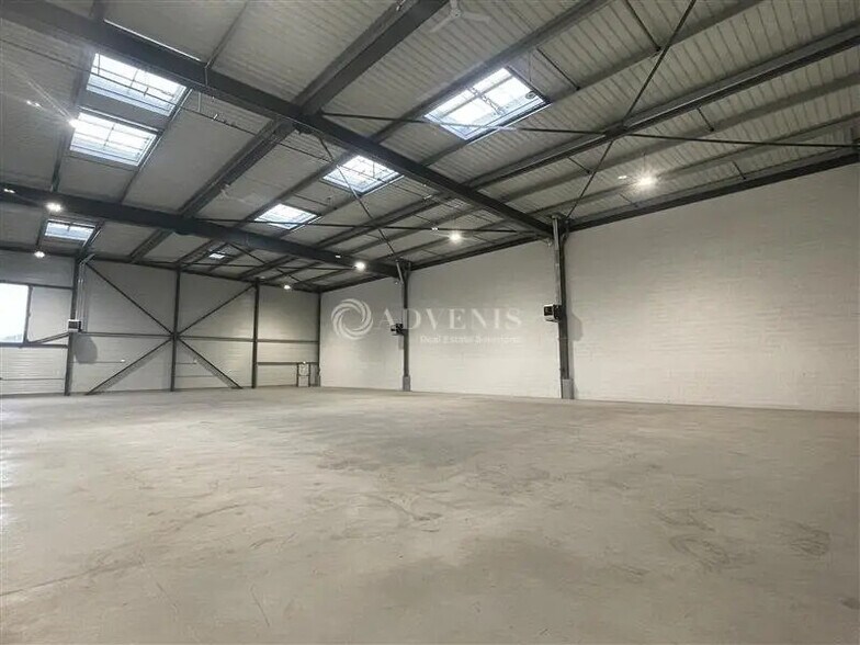 Industrial in Le Thillay to rent - Building Photo - Image 3 of 12