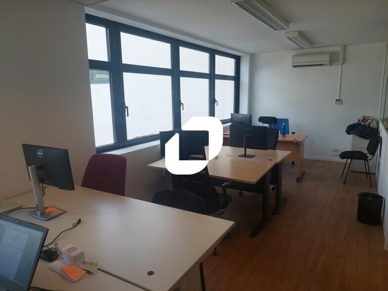Office in Issy-les-Moulineaux to rent - Interior Photo - Image 2 of 9